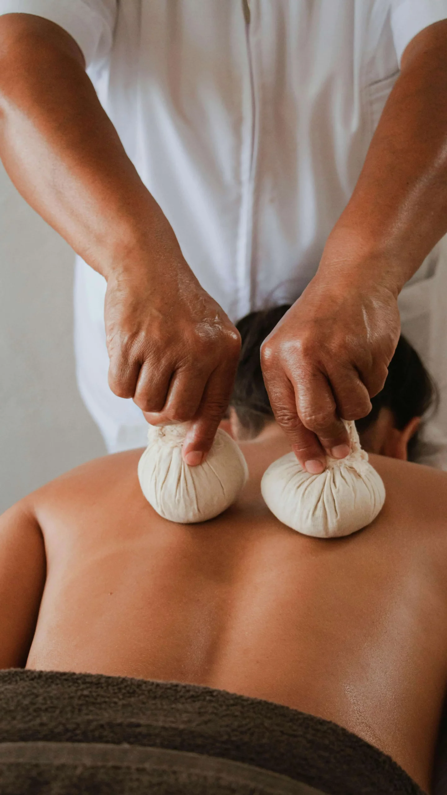 pexels-aaron-lares-1522277-7239303-_1_ Prestation massage 4 mains